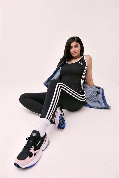 kylie jenner adidas schuhe falcon